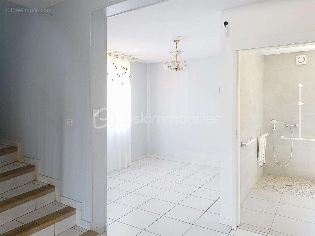 Maison familiale de 129 m² avec 4 chambres, terrain de 1 000 m² – Charnecles - photo 3