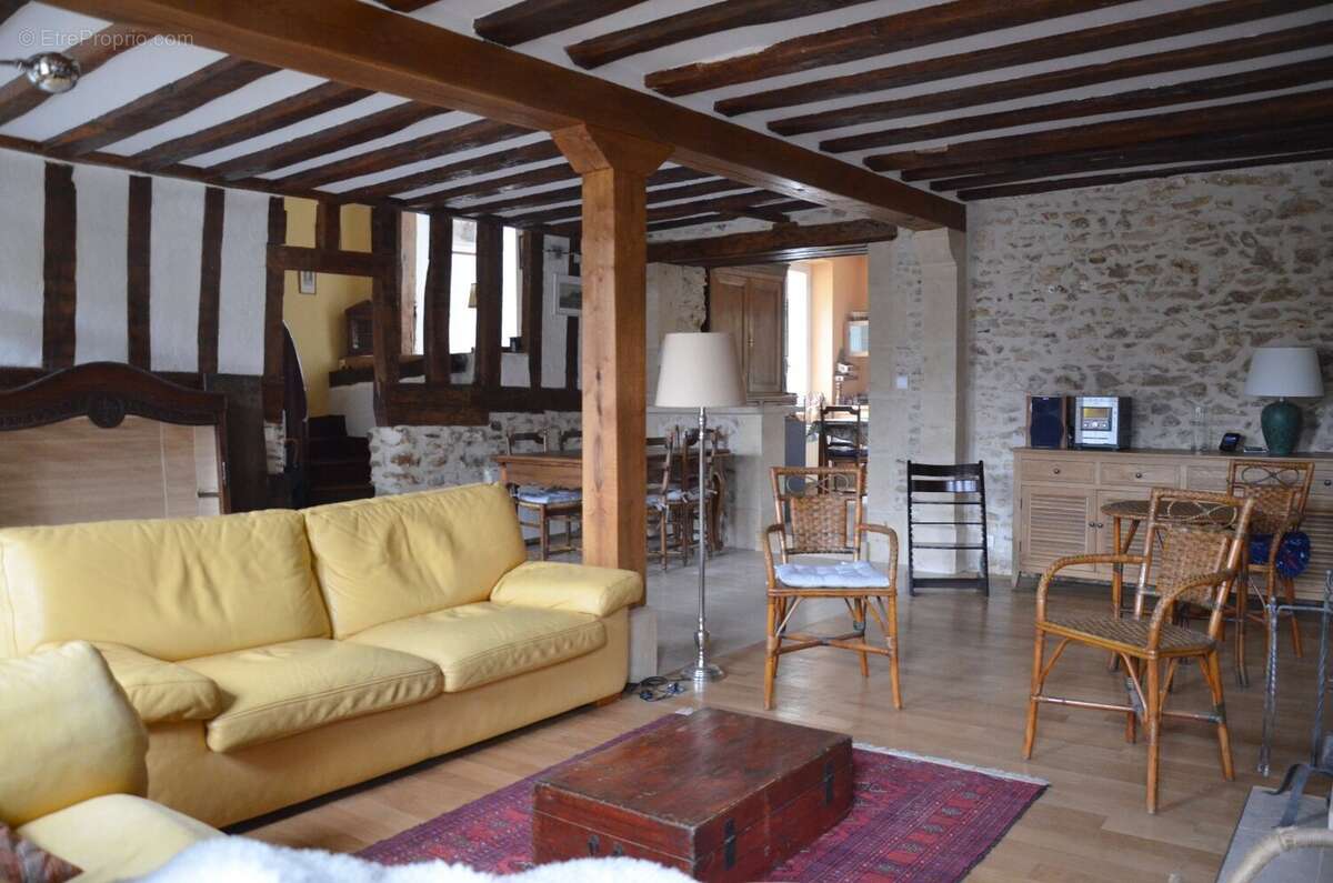 Maison à LA CELLE-LES-BORDES