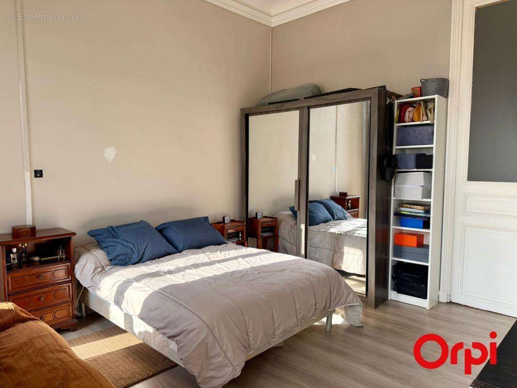 Appartement à MARSEILLE-1E
