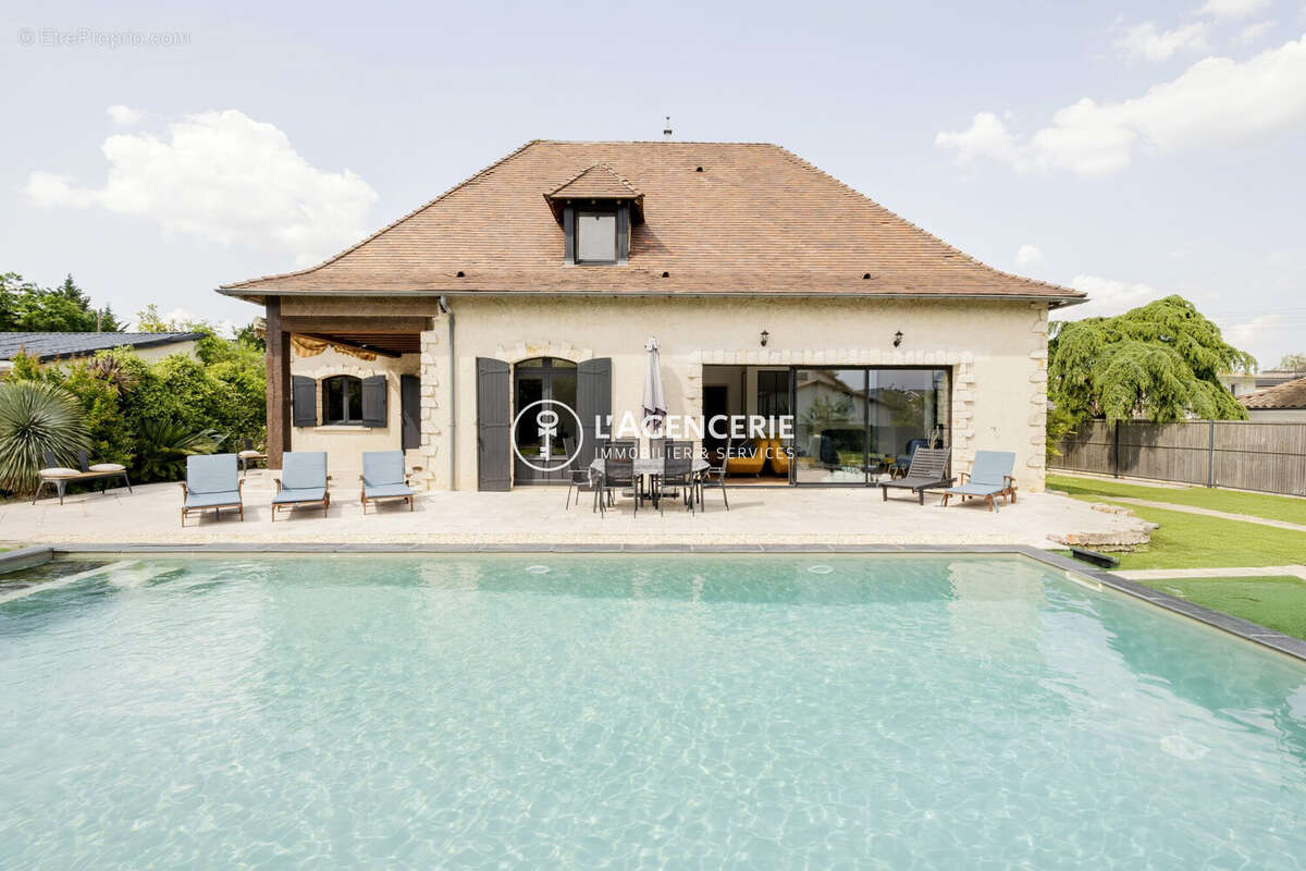 Maison à CARBON-BLANC