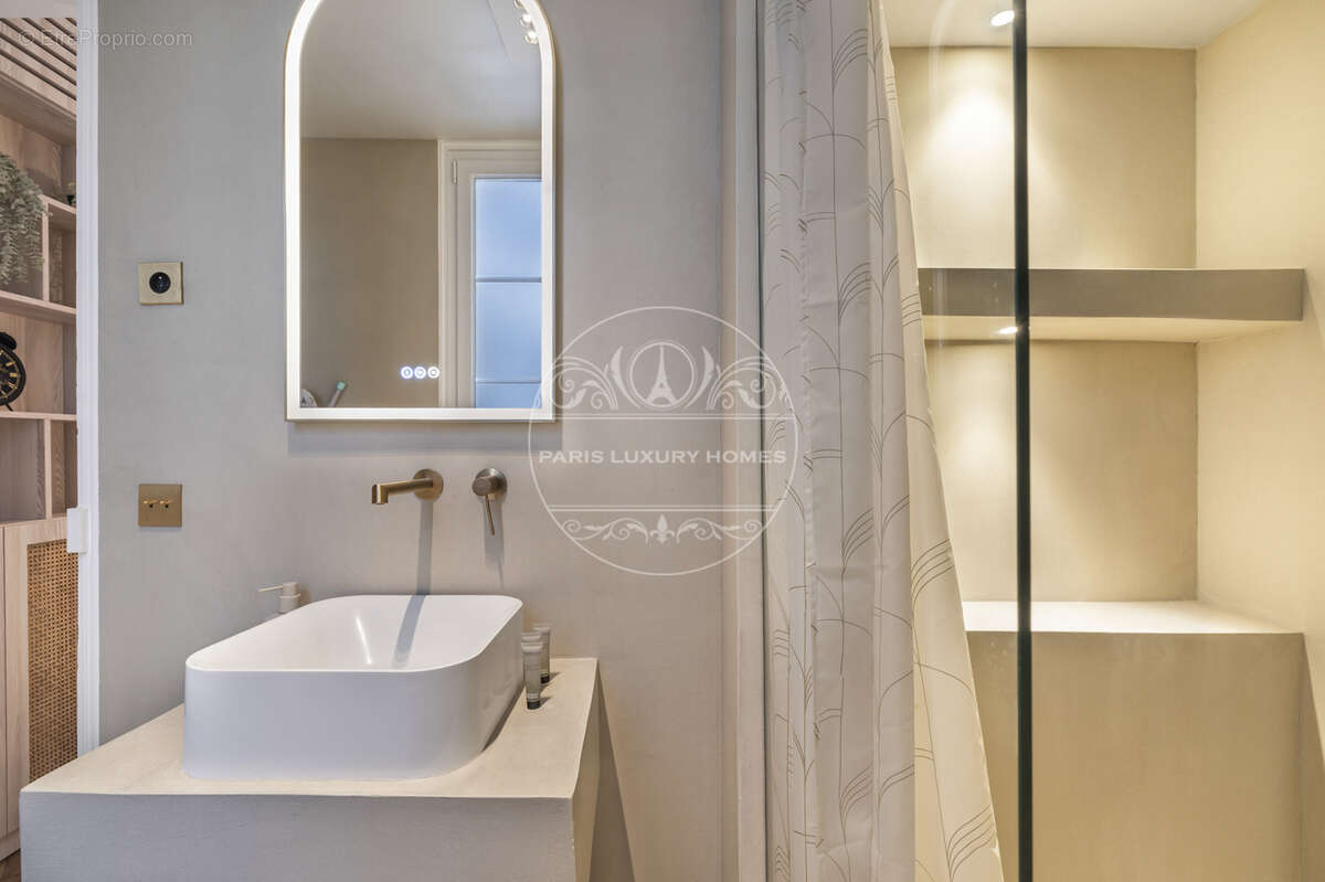 Appartement à PARIS-8E