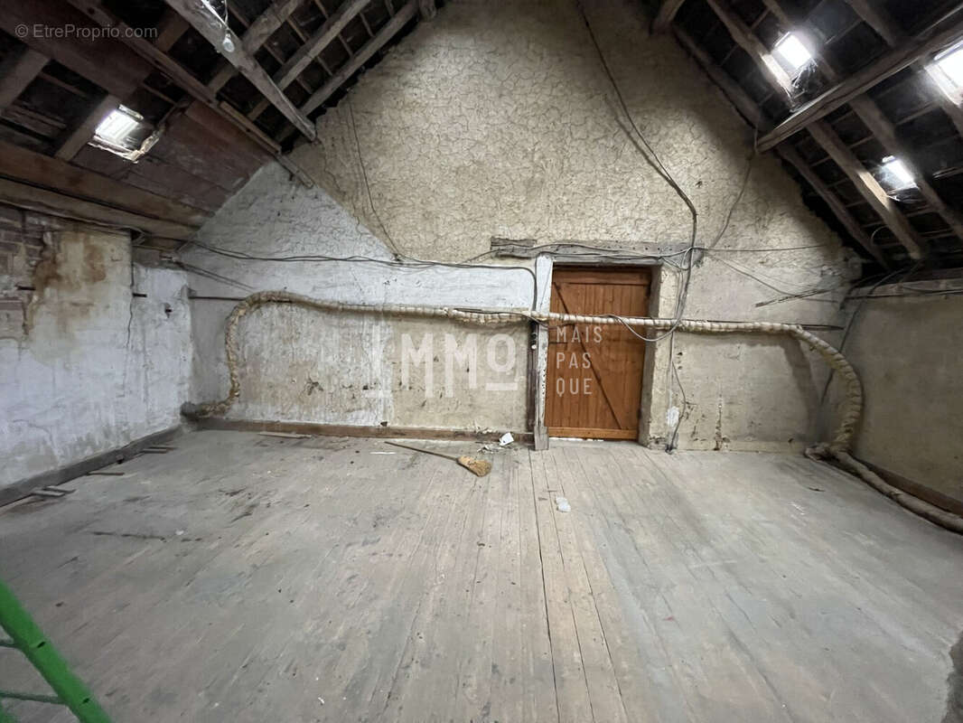 Maison à LA CHAPELLE-HUON