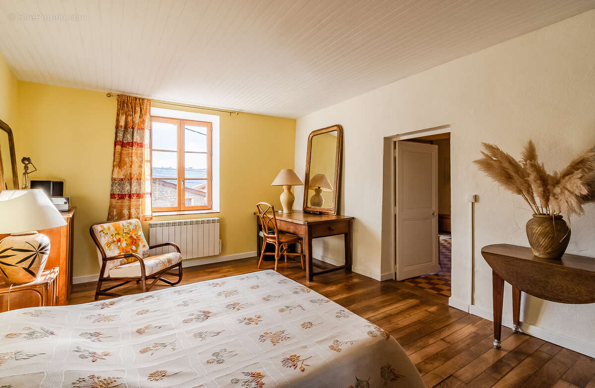 Maison à VILLE-SUR-JARNIOUX