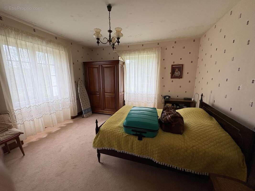 Maison 189 m² à La Foye-Monjault  - photo 8