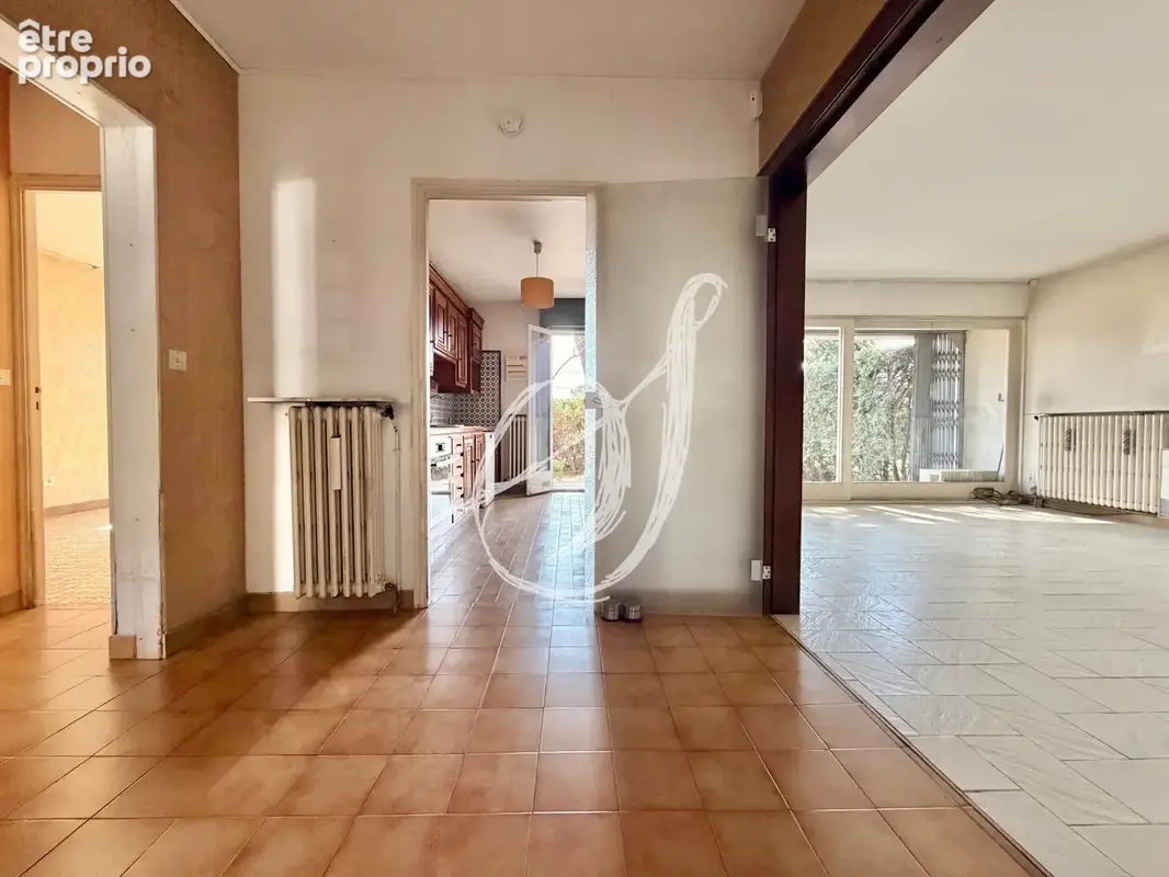 Villa en pierres de type 8, sept chambres avec jardin & garage quartier Hôpitaux Facultés - photo 6
