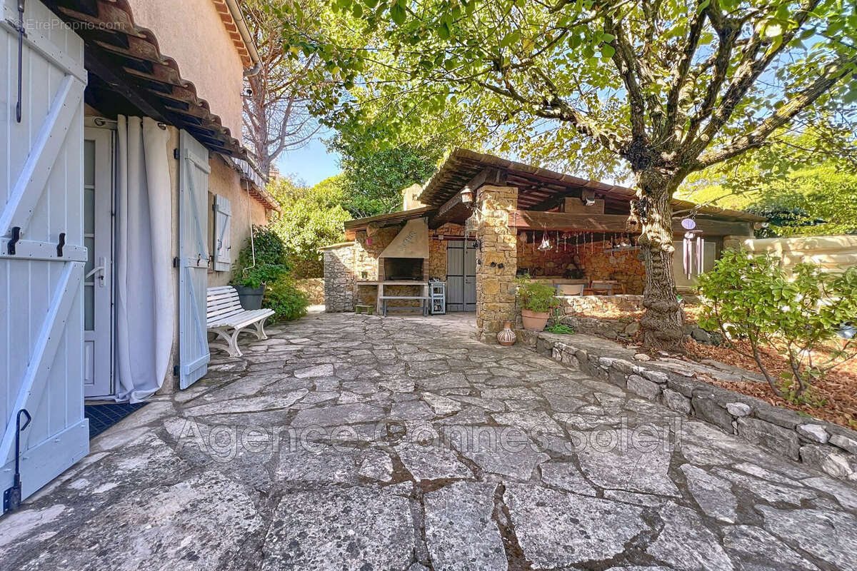 Maison à CHATEAUNEUF-GRASSE