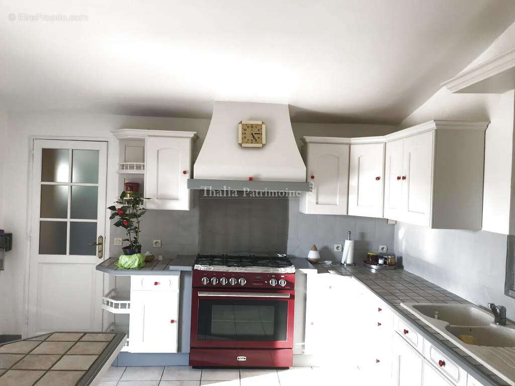 Propriete saint emilion. 380 m2 de surface habitable et 2800 m2 de terrain avec piscine - photo 12