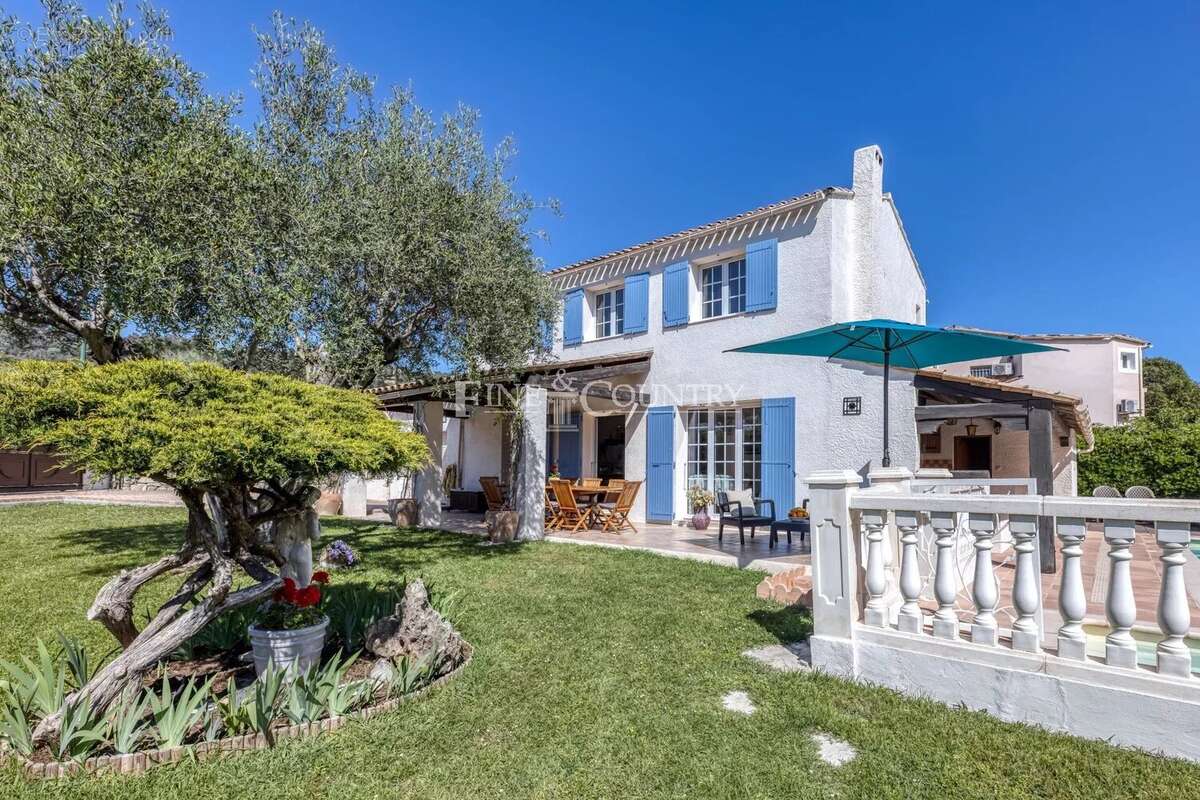 Maison à LA ROQUETTE-SUR-SIAGNE