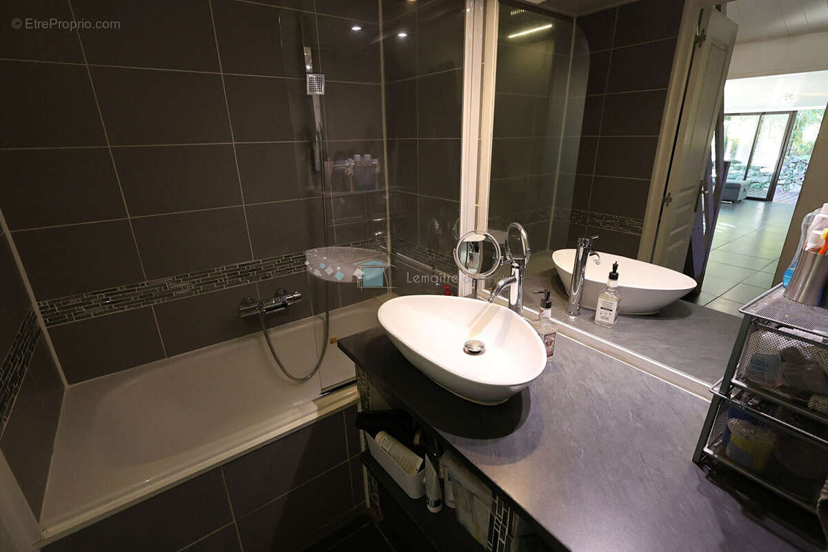 Maison à SAINT-CEZAIRE-SUR-SIAGNE