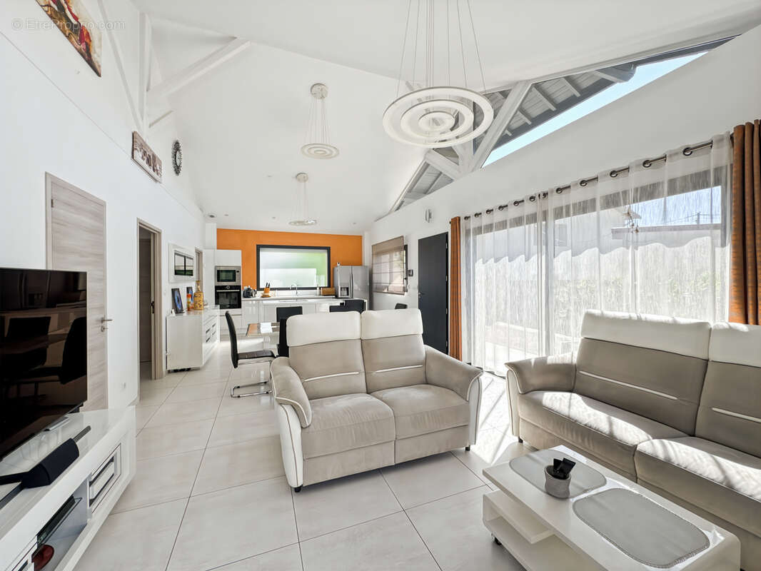 Maison à COLLONGES-AU-MONT-D&#039;OR