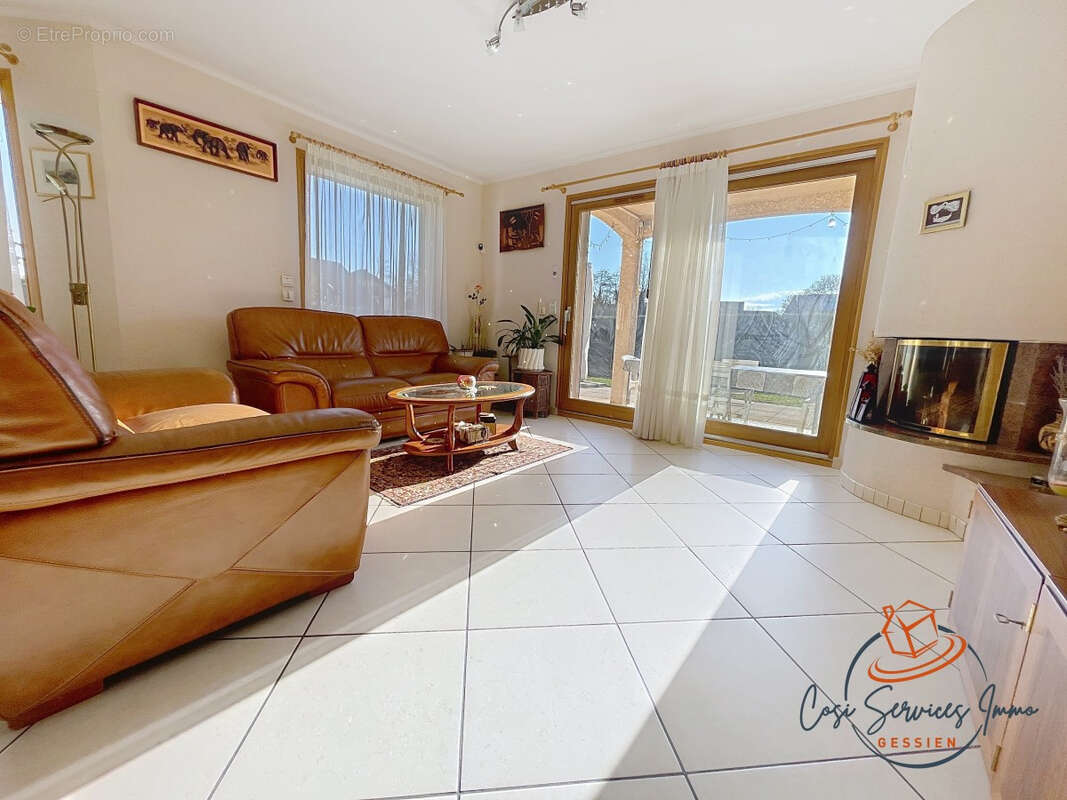 Maison à SERGY