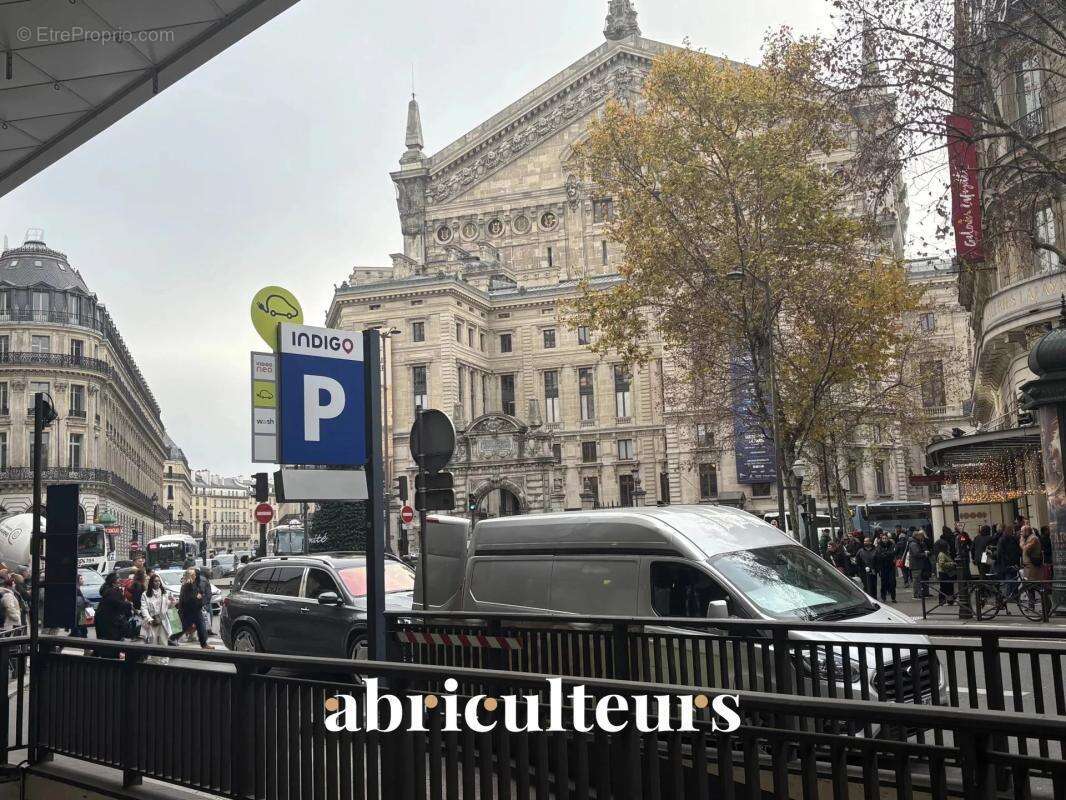 Parking à PARIS-9E