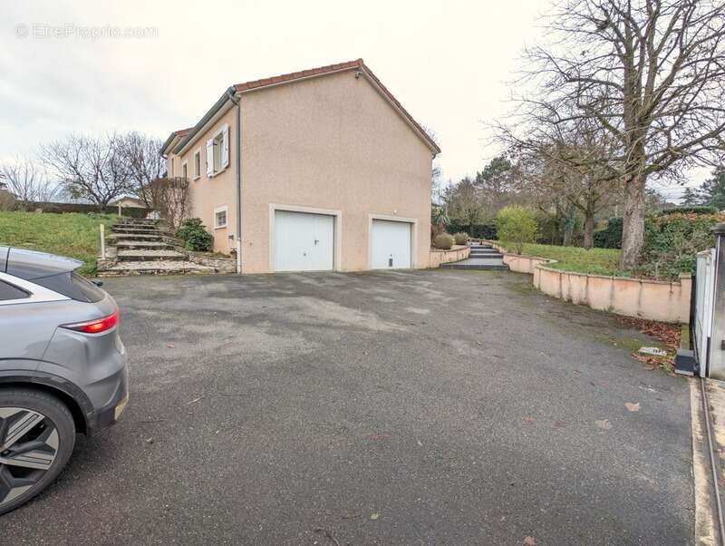 Maison à COMMELLE-VERNAY