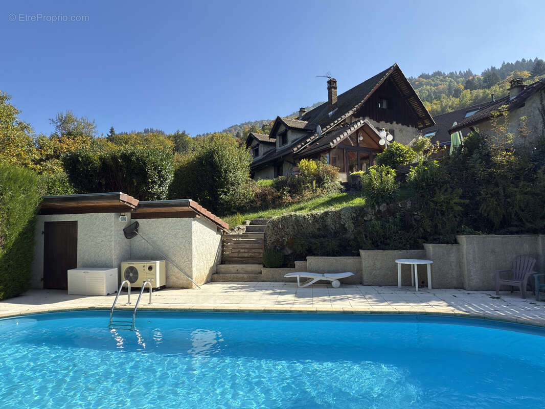 Maison à LA COMBE-DE-LANCEY