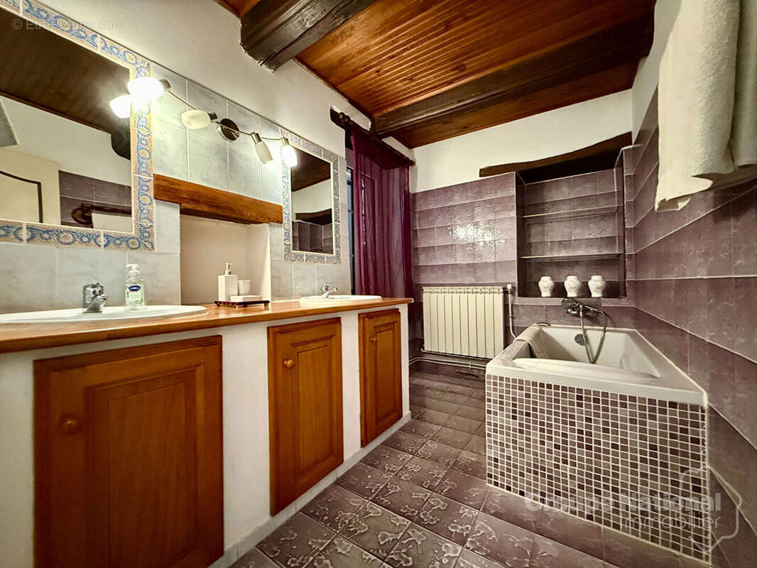 Mas de village en pierre de 103m2 sur 313m2 de terrain - Saint Marcel De Careiret - photo 6