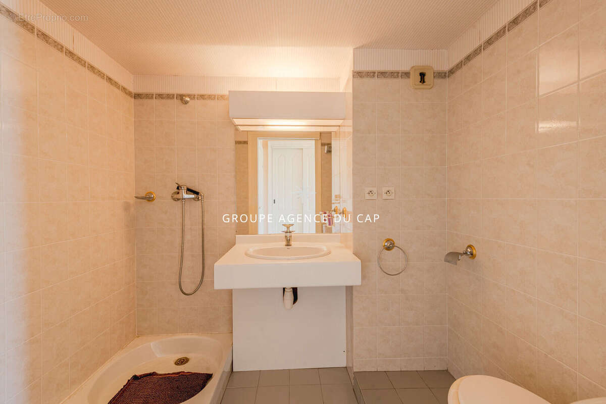 Appartement PORT FRÉJUS  Duplex 115 m² en dernier étage avec terrasse, vue mer, vue port et grand garage - photo 11