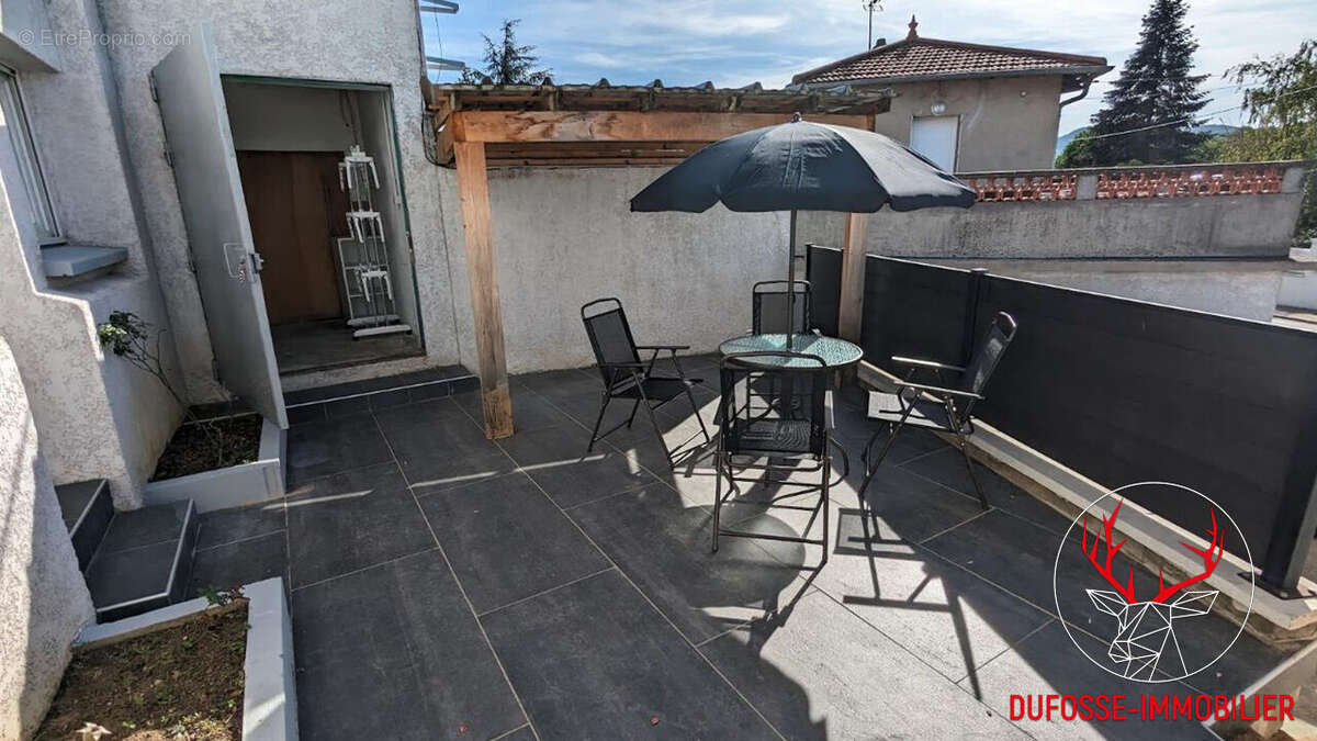 Maison à MONTANAY