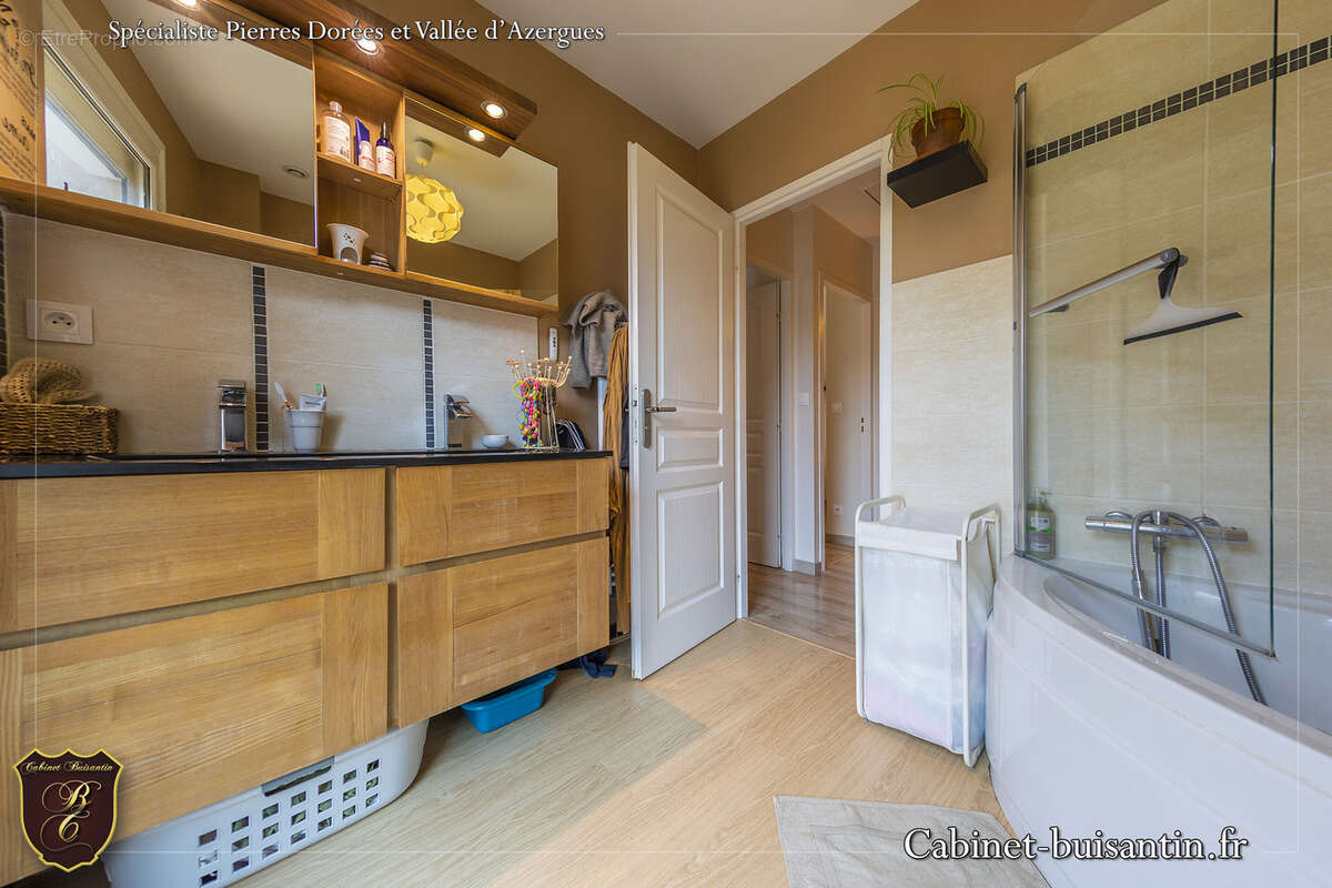 Maison à POUILLY-LE-MONIAL