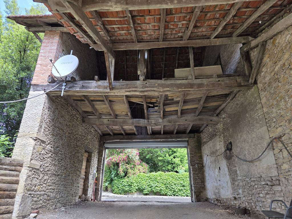 Maison à SALLES-COURBATIES