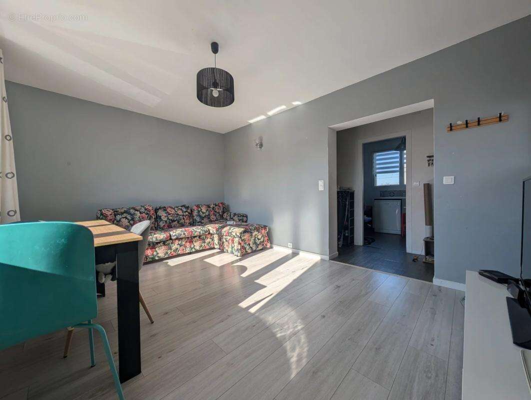 Appartement à LES CLAYES-SOUS-BOIS