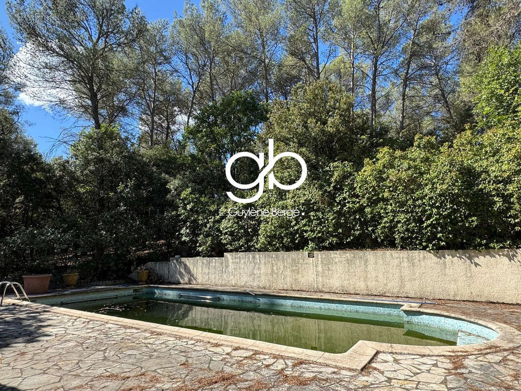 Maison à SAINT-CLEMENT-DE-RIVIERE