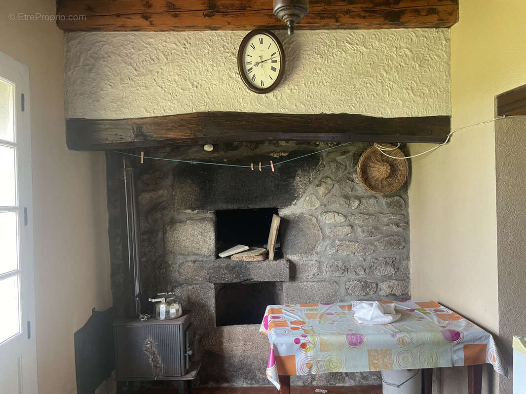 Maison à SAINT-JEAN-LA-VETRE