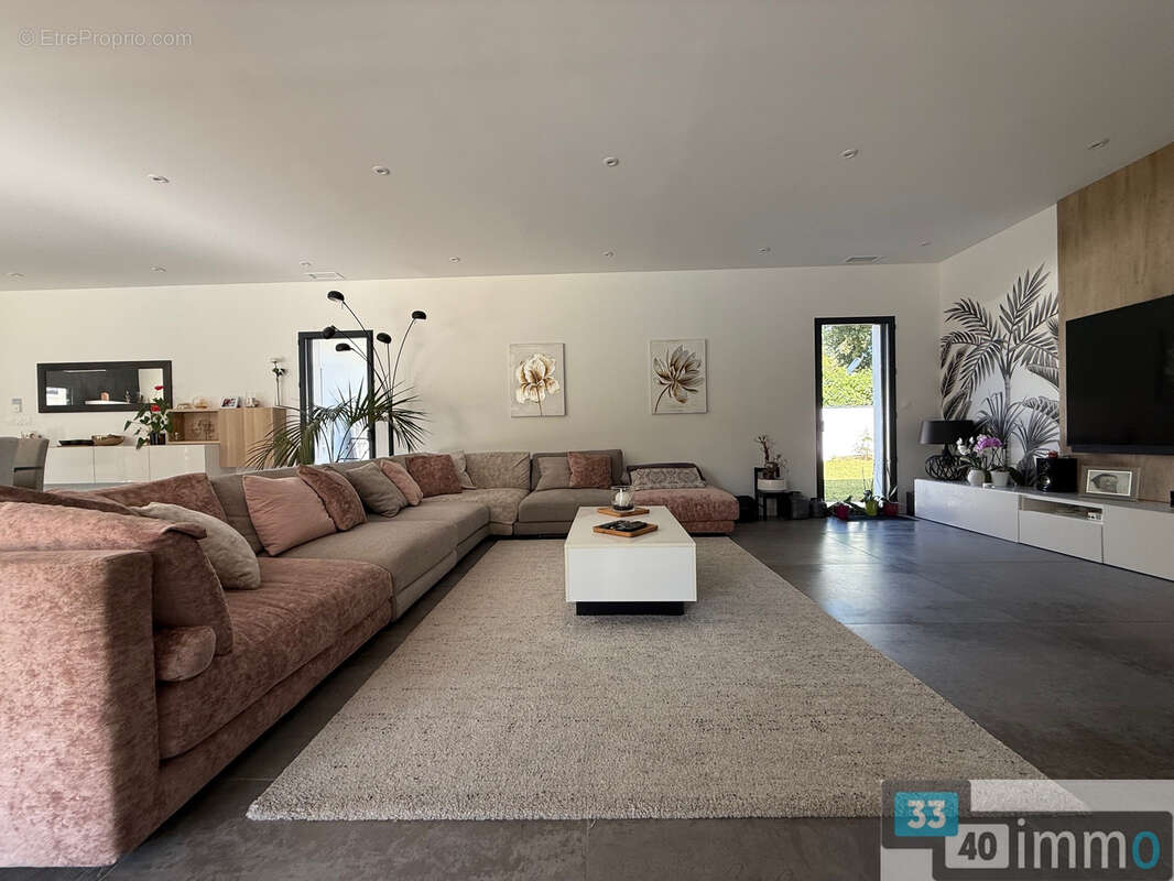 Ensemble villa 210 m2 + maison 75 m2 a salles - photo 6