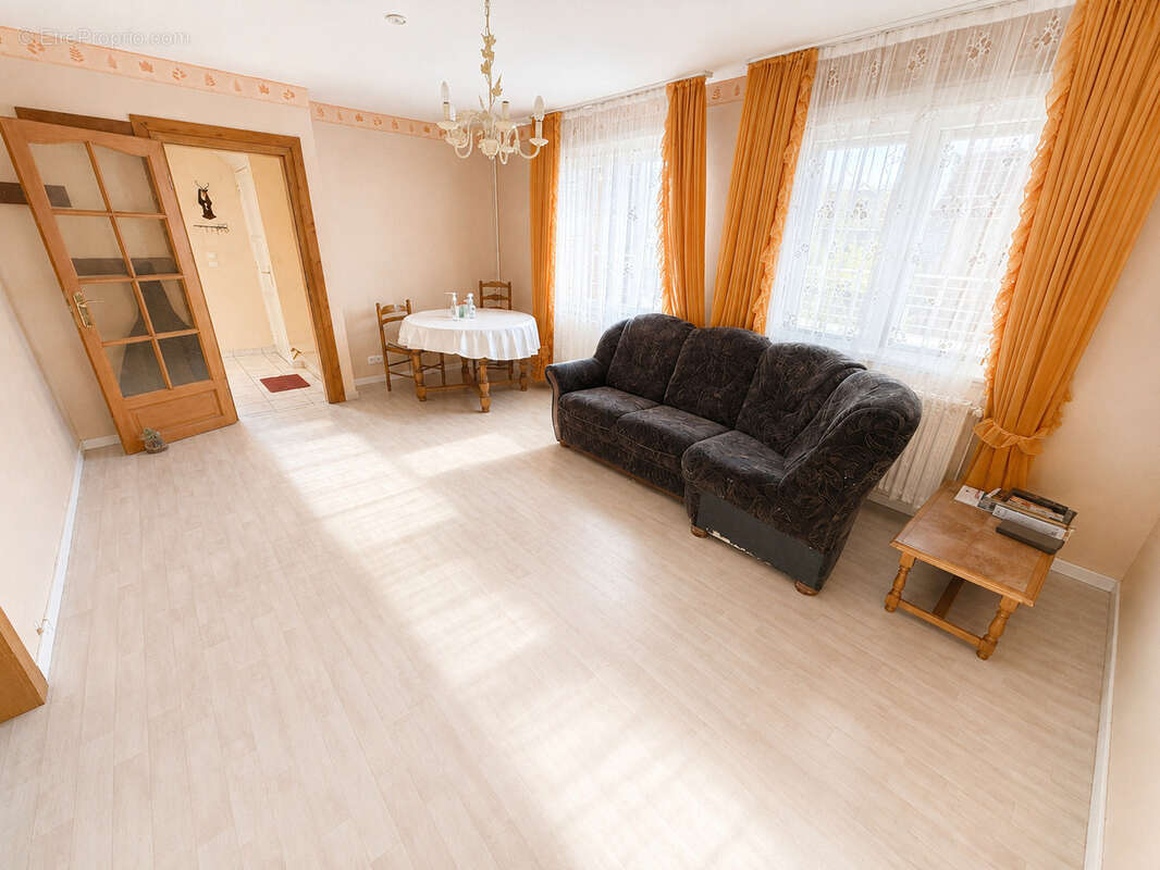 Maison 6 pieces de 102 m2 avec 5 chambres (quartier huchet) - photo 3