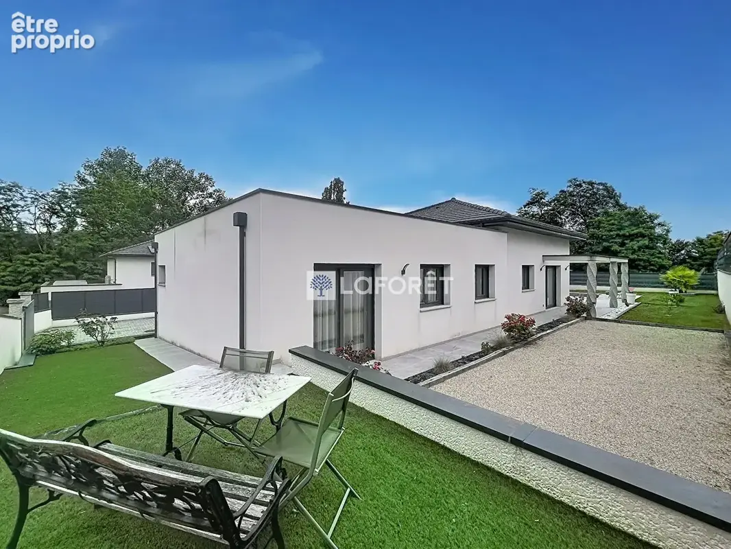 Maison contemporaine de plain-pied avec piscine chauffée et prestations haut de gamme - photo 4