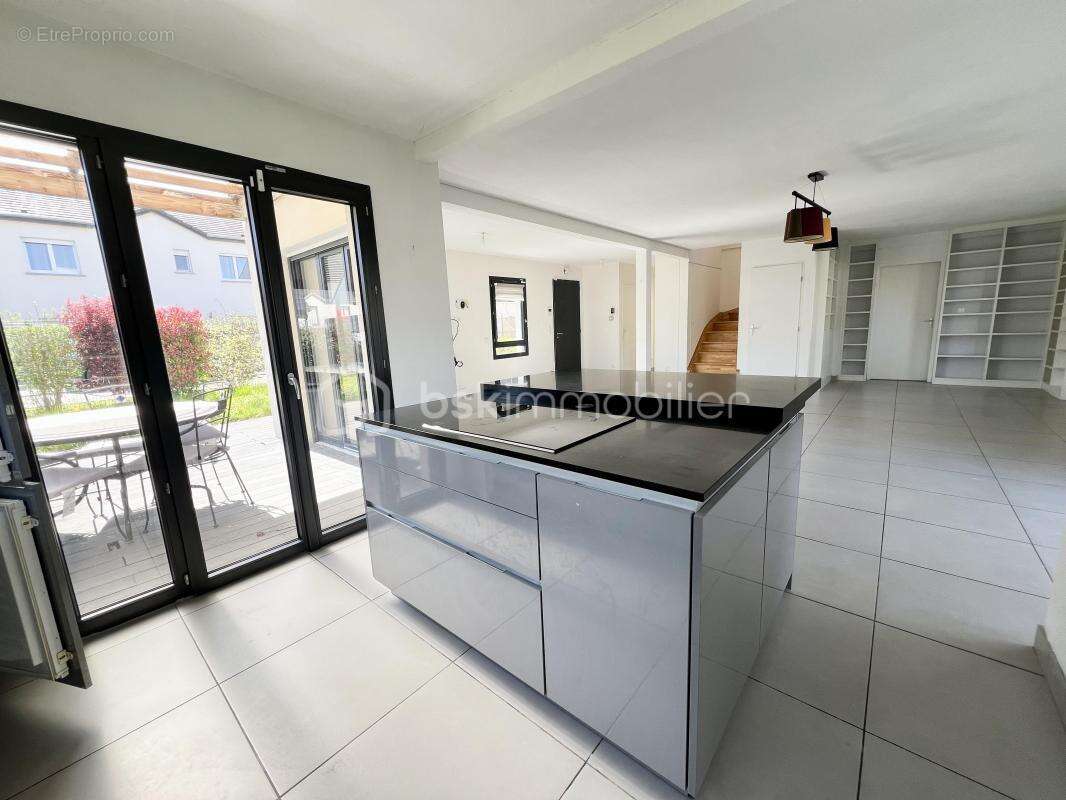 Bezannes Maison indépendante et récente de 153 m2 type 6 avec jardin - photo 4
