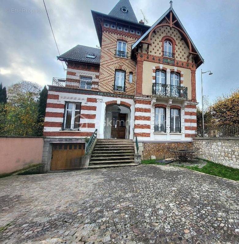 Maison à MONTEREAU-FAULT-YONNE