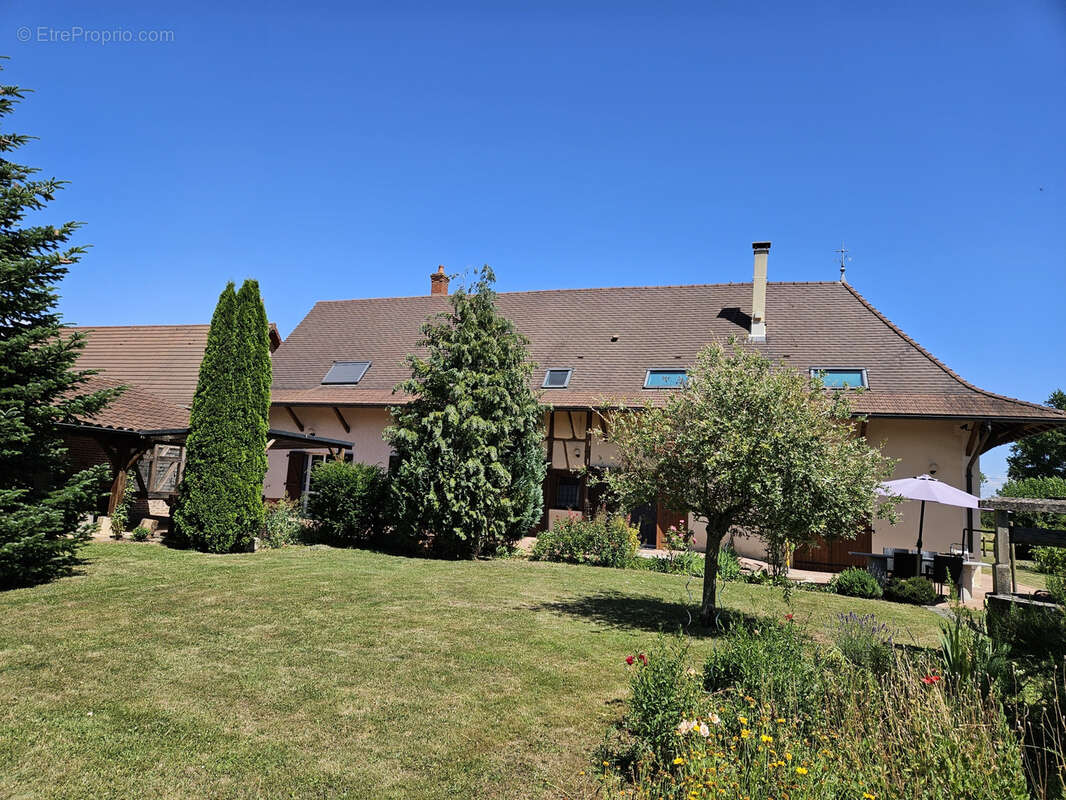 Grande maison ancienne rénovée avec terrasse et terrain à Devrouze - photo 2