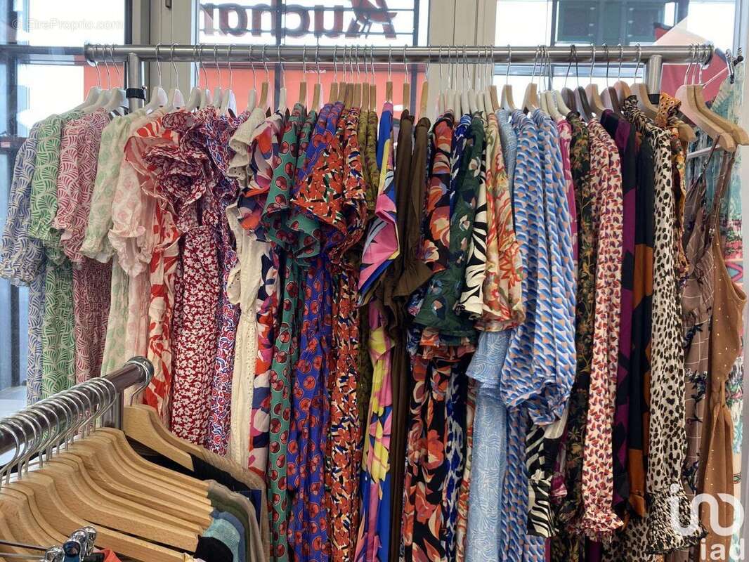 Photo 3 - Commerce à LE PERRAY-EN-YVELINES