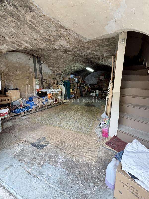 Maison de village de caractère – 210 m², fort potentiel, garage et dépendances - photo 13