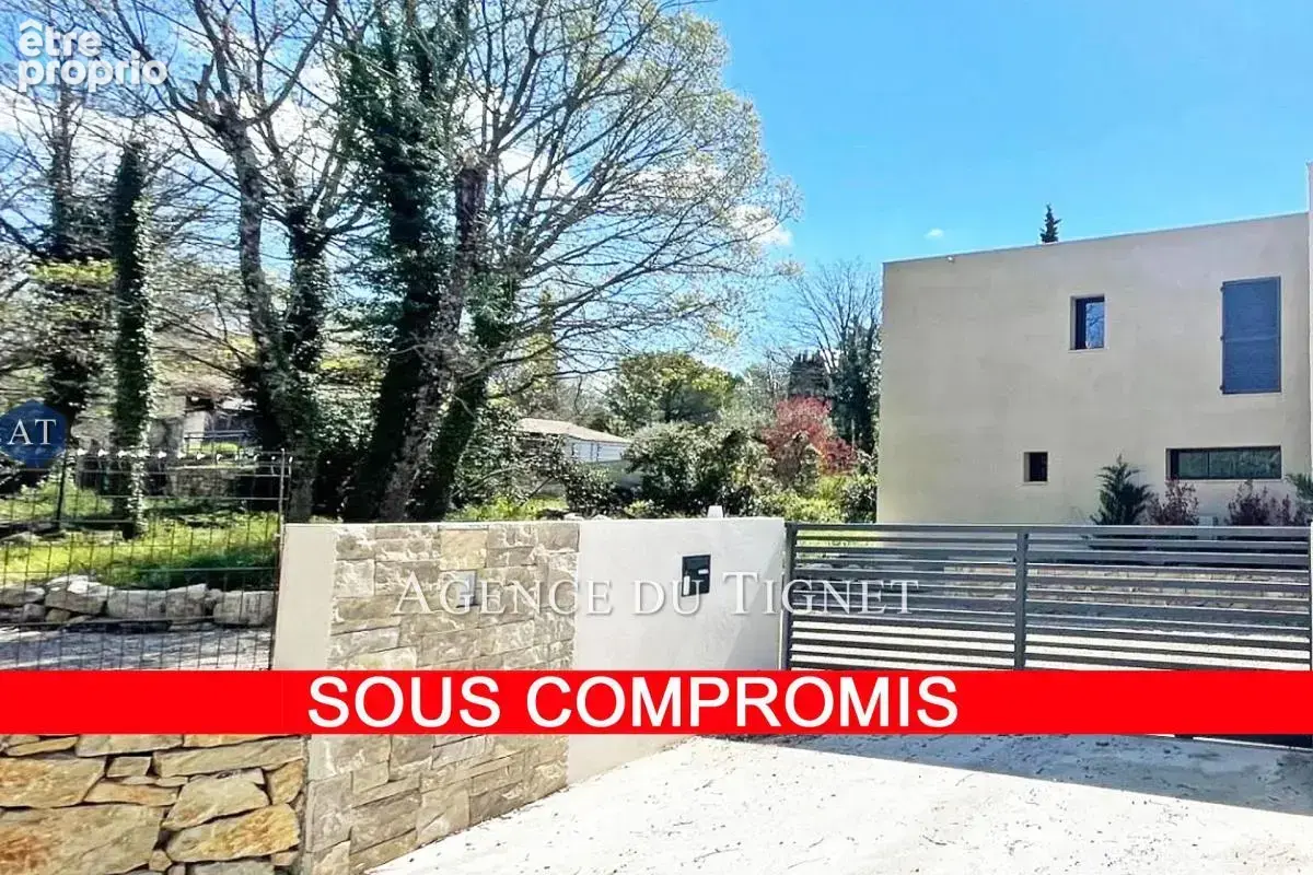 Maison à SAINT-CEZAIRE-SUR-SIAGNE