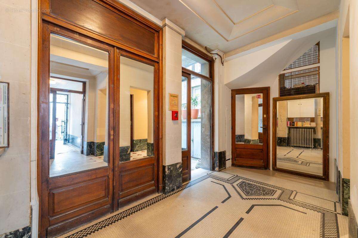 Appartement à PARIS-14E
