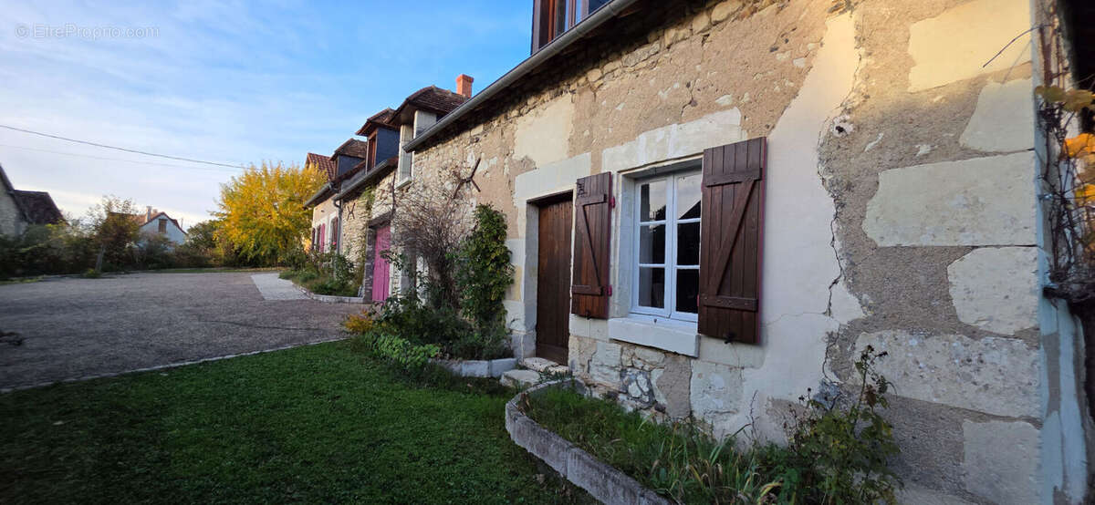 Maison à TOURNON-SAINT-PIERRE