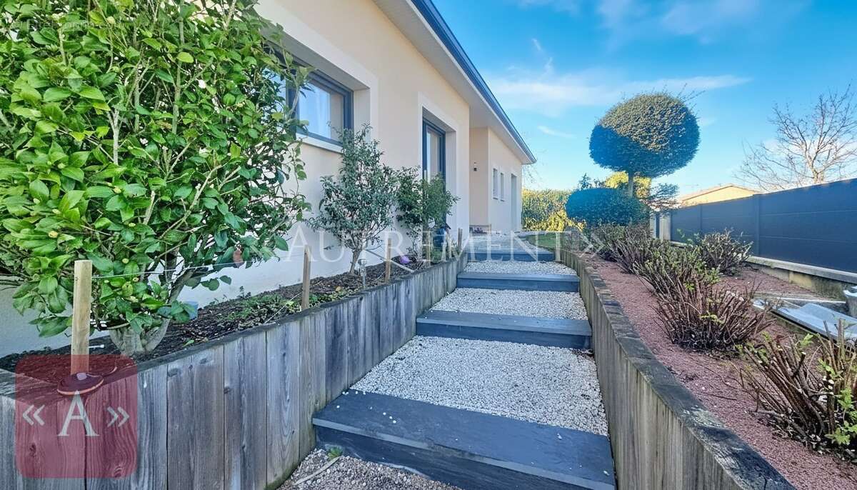 Maison à SAINT-SULPICE