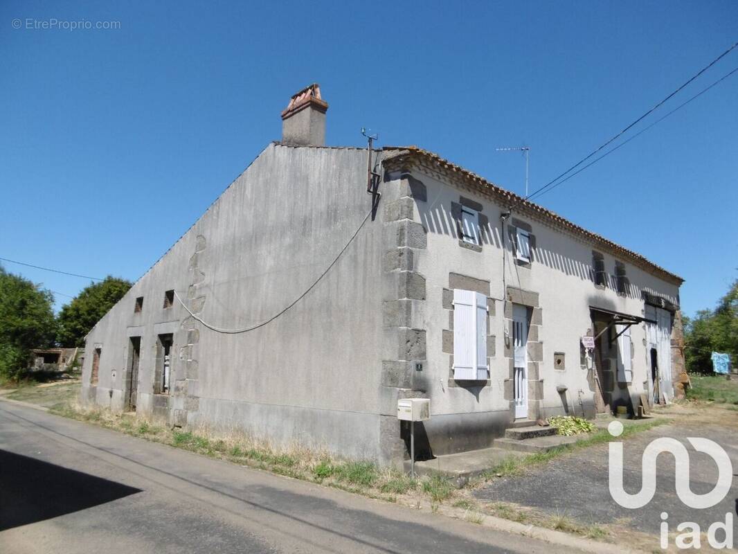 Photo 1 - Maison à BUSSIERE-POITEVINE