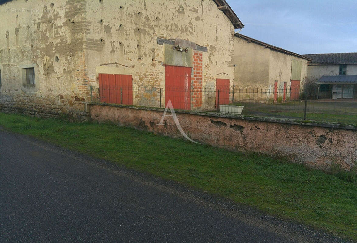 Maison à SAINT-PRIEST-BRAMEFANT