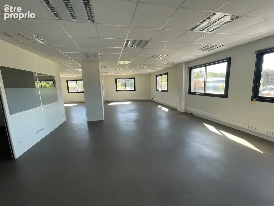 Photo Commerce à Martillac au prix de 360 400€