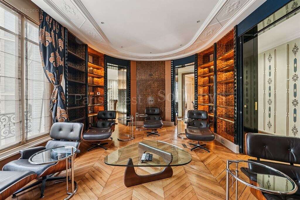 Appartement à PARIS-16E