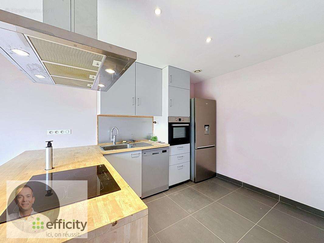Maison 180 m² à Saint-Yorre  - photo 2