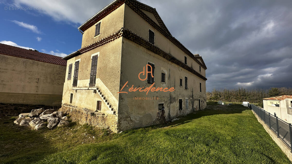 Maison à MONTELIMAR