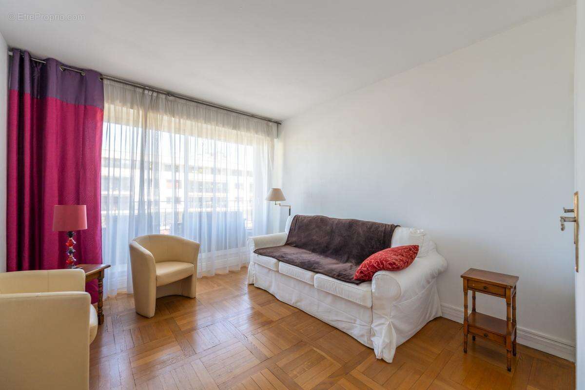 Appartement à VILLE-D'AVRAY