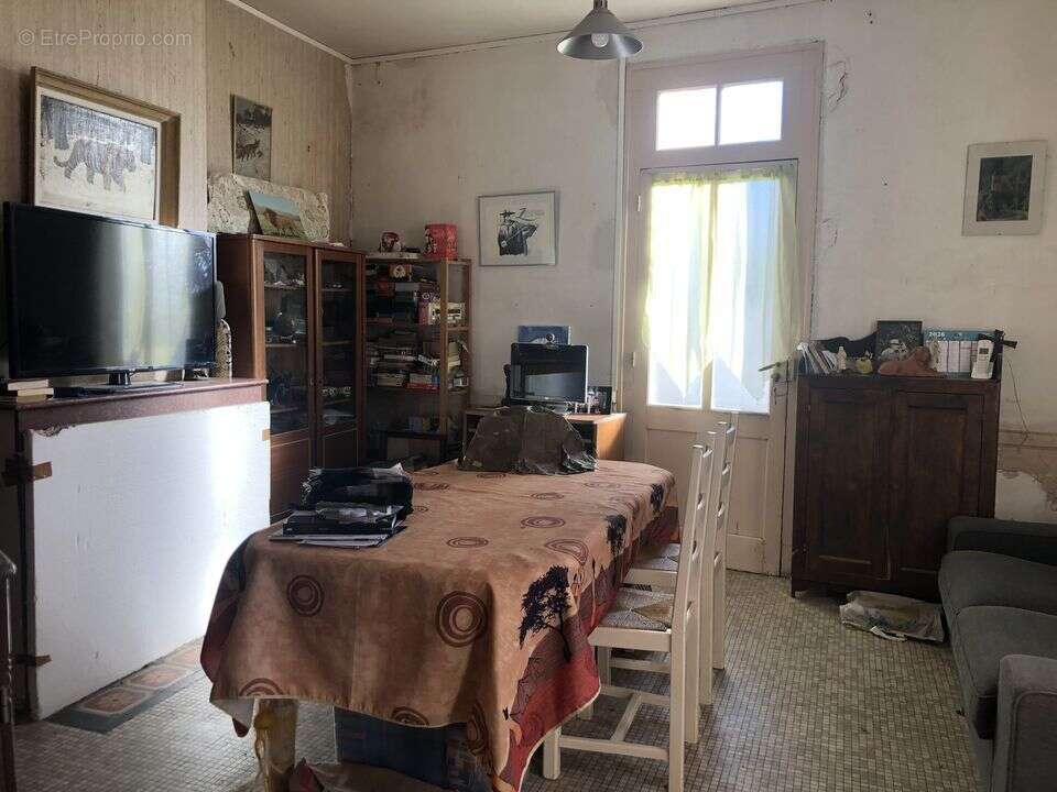MAISON ANCIENNE EN PIERRES T3 TERRAIN 693 m2  Proximité - Maison à PAUILLAC