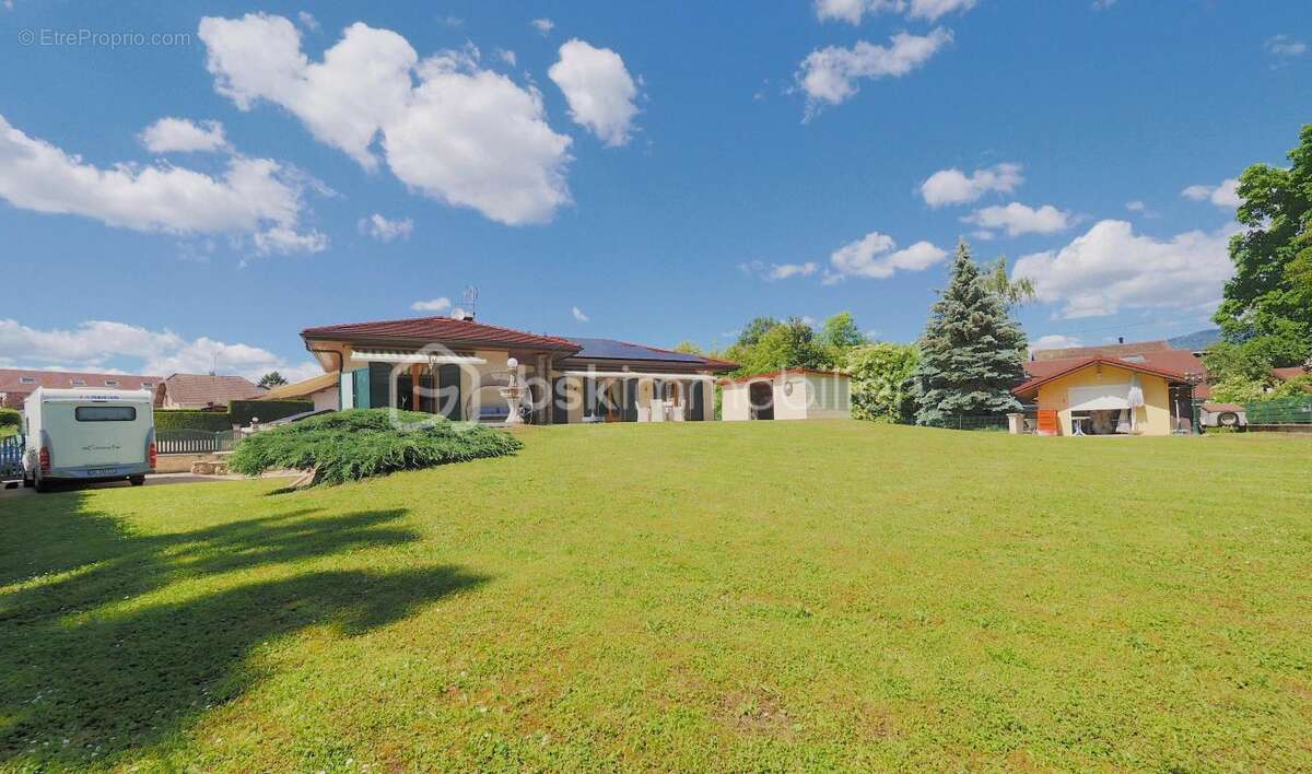 « Maison de plain-pied au calme, 1500 m² de terrain verdoyant – Proche Suisse et Annemasse - photo 2