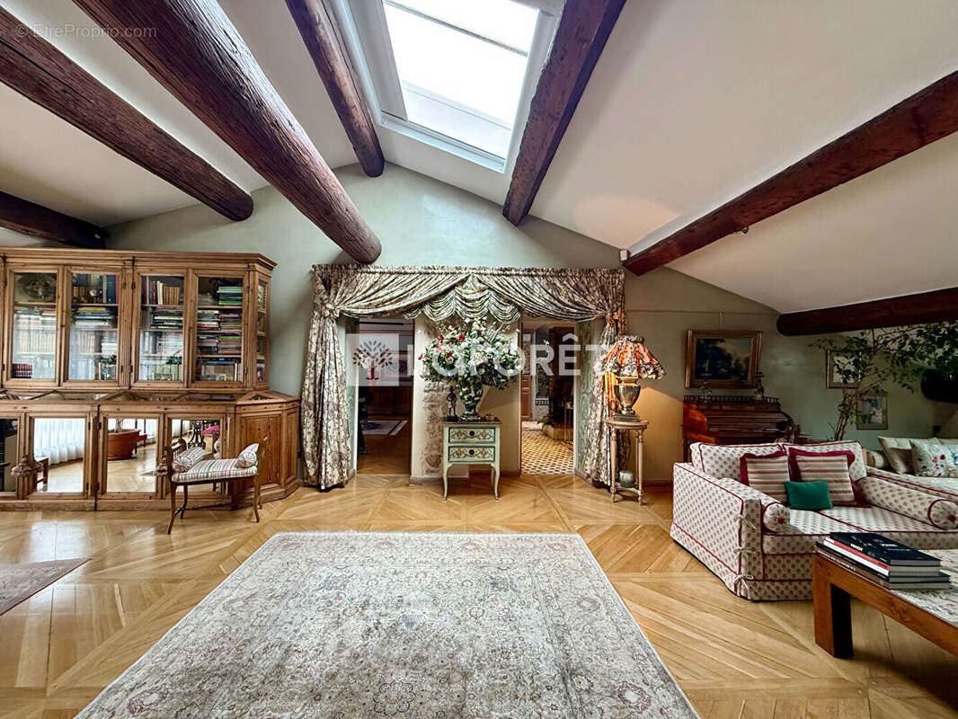 Appartement à MARSEILLE-1E