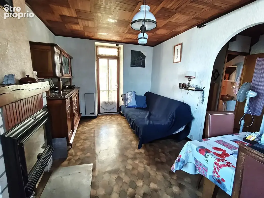 Maison en pierres avec grange et terrain arboré - photo 5