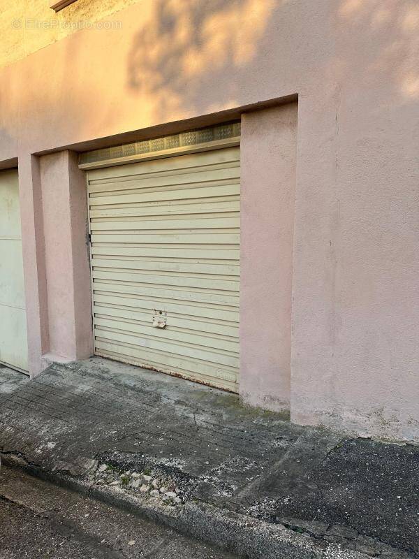 Parking à MARSEILLE-11E